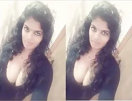 Big breast Indian girl Boudi bathtub solo in a MM video.