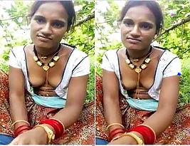 Indian college girl’s outdoor handjob experience