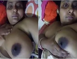 Beautiful Indian cam girl accentuates her large breasts and gets involved in sexual relations.