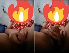 Hot Indian college girl s self-pleasure experience in action