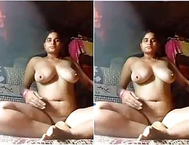 Hot Big Boobed Bhabi Showing Her Boobs and Panties