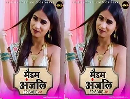 Watch an Indian girlfriend’s sensual MMS videos online for the first time.