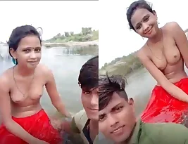 Boob show and hot video of young Dehati couple on Selfie cam
