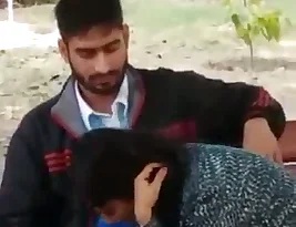 Hot amateur couple makes love outdoors and heats up with blow jobs
