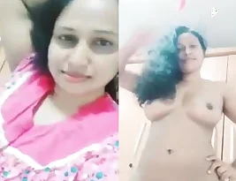 Sri Lankan woman showing her breasts and genitals in a MMS