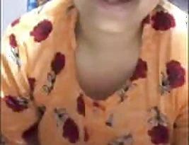 Pretty bhabhi of Asian background shows her breasts