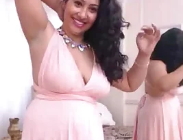 Hot Indian model strips and exposes her private part.