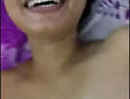 Desi bhabhi in hot video, wears leg revealing dress and flashing her bra.