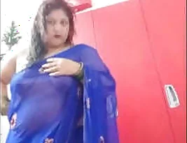 The beautiful husband’s sister shows her sexy body in saree