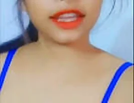 A sexy indian girl is leaking her nude MMS.