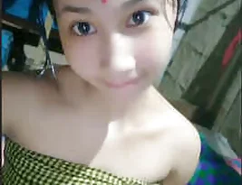 Very cute wife from Assam takes a nude selfie.