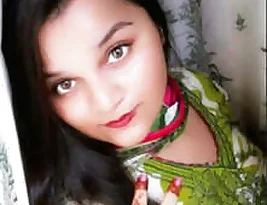 Young Pakistani girl exposes her breasts and vagina during a video call.