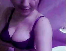 Beautiful Indian amateur girl exposes her beautiful big boobs.