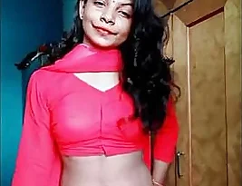 A beautiful college student from desi x shows her navel.