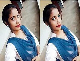 Big breasted bhabhi exposed her tits & pussy