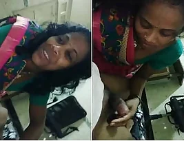 Homely Indian bhabhi in hot amateur action in this exclusive video