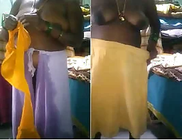Amateur Telugu Bhabhi changes her sari in this exclusive Indian porn video.