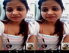 A hot Indian woman exposes her breasts to her loved one in this exclusive amateur video.