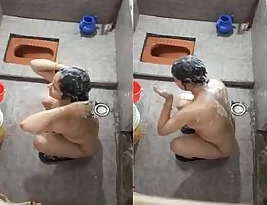 Hidden camera footage of bathingラー Desi Bhabhi