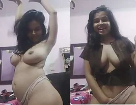 Sanjana, an Indian beauty, exposes her breasts in another video call.