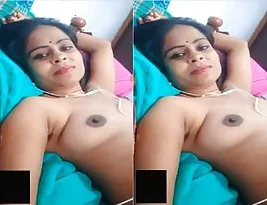 Super hot exclusive video of a sexy bhabhi showing her tits