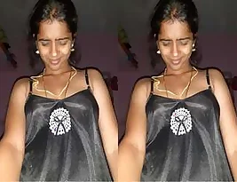 Beautiful bhabhi in Indian attire, exclusive video.