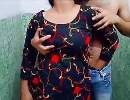 This verified profile contains a hot Indian girl named Sonia who has big boobs and is taking a bath.