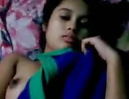 Pretty Indian girlfriend shows her big boobs.