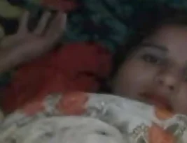 Pretty Pakistani woman having an affair and getting intimate.