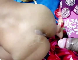 Pretty Indian housewife getting banged hard in this nove poran video.